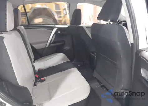 2018 Toyota Rav4 Xle z USA, uszkodzony, nr VIN JTMRFREV0JJ743199